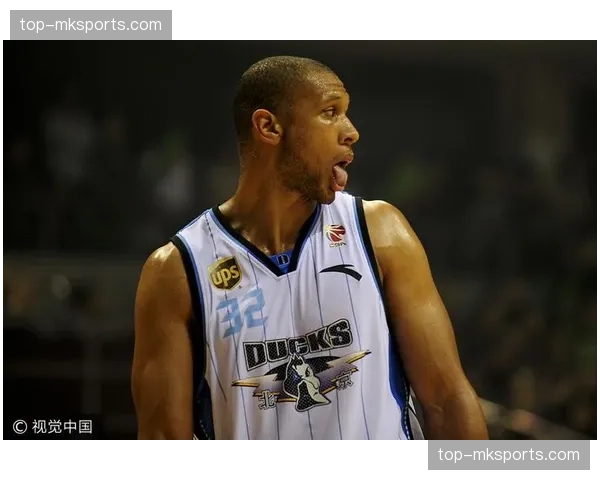 赛后混合采访区，克罗斯简短回应关于其退役传闻的提问